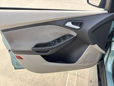 Used 2012 Ford Focus SE FWD image 16
