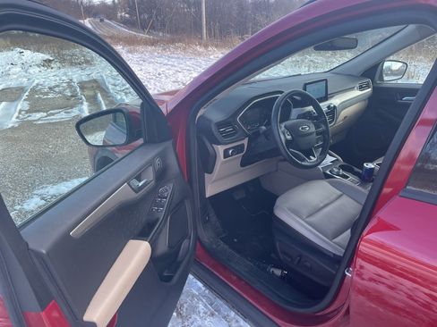 Used 2020 Ford Escape SEL image 9