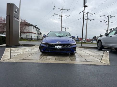 Certified 2025 Hyundai Elantra SEL FWD image 3