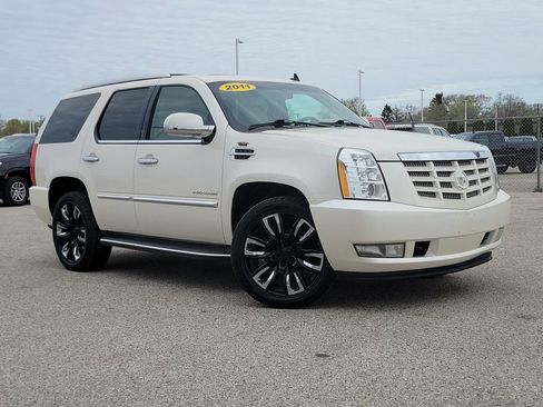 Used 2011 Cadillac Escalade Luxury AWD/4WD image 1