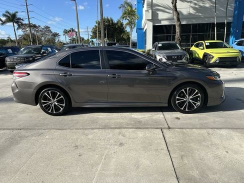 Used 2019 Toyota Camry SE image 18