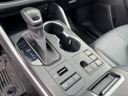 Used 2023 Toyota Highlander XLE image 27