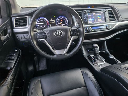 Used 2014 Toyota Highlander XLE AWD/4WD image 17
