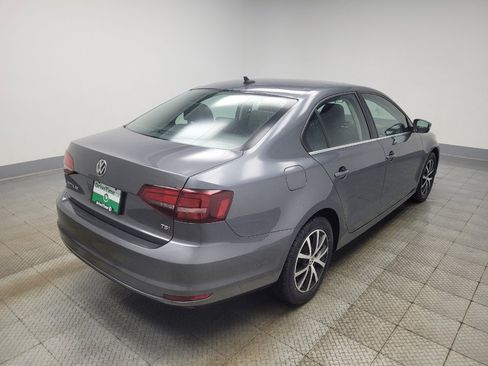 Used 2017 Volkswagen Jetta SE FWD image 9