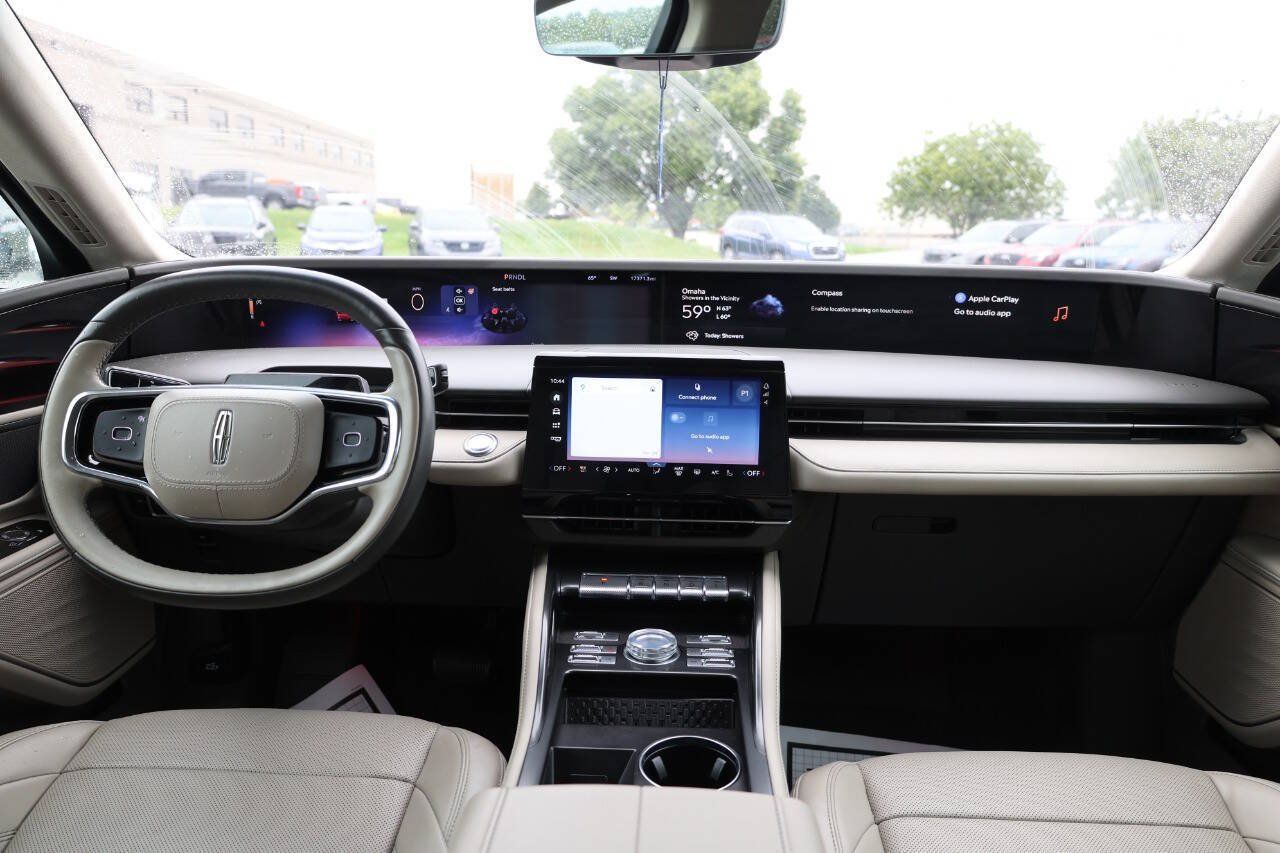 Used 2024 Lincoln Nautilus Premier AWD/4WD image 14