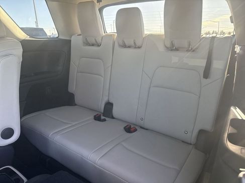 Used 2025 Nissan Pathfinder SL w/ SL Premium Package AWD/4WD image 12