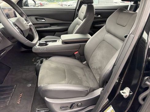 Used 2023 Nissan Ariya AWD image 10