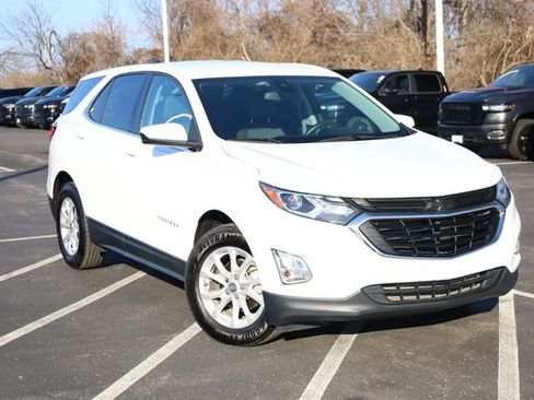Used 2020 Chevrolet Equinox LT w/ Driver Convenience Package image 2