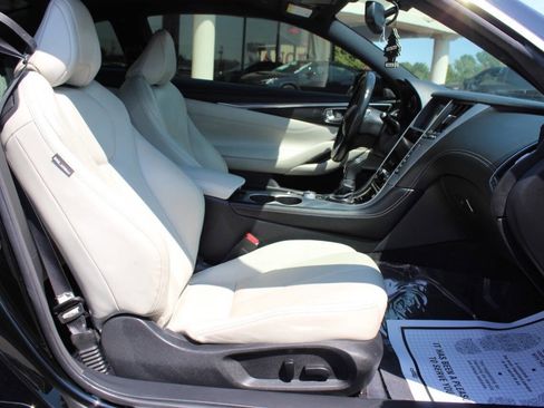 Used 2018 INFINITI Q60 3.0t Luxe w/ Sensory Package 3.0T Luxe image 9