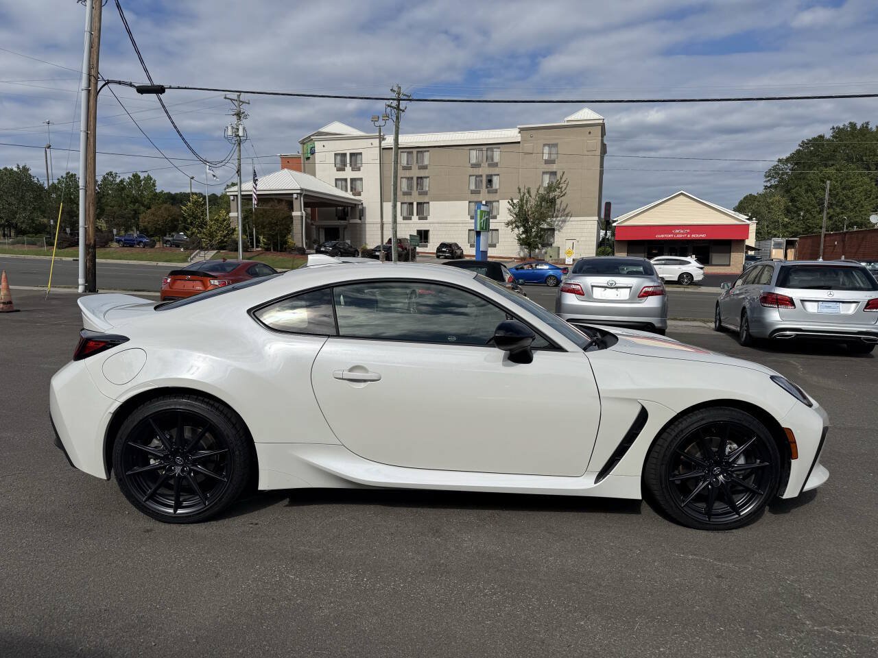 Used 2025 Toyota GR86 Premium RWD image 9