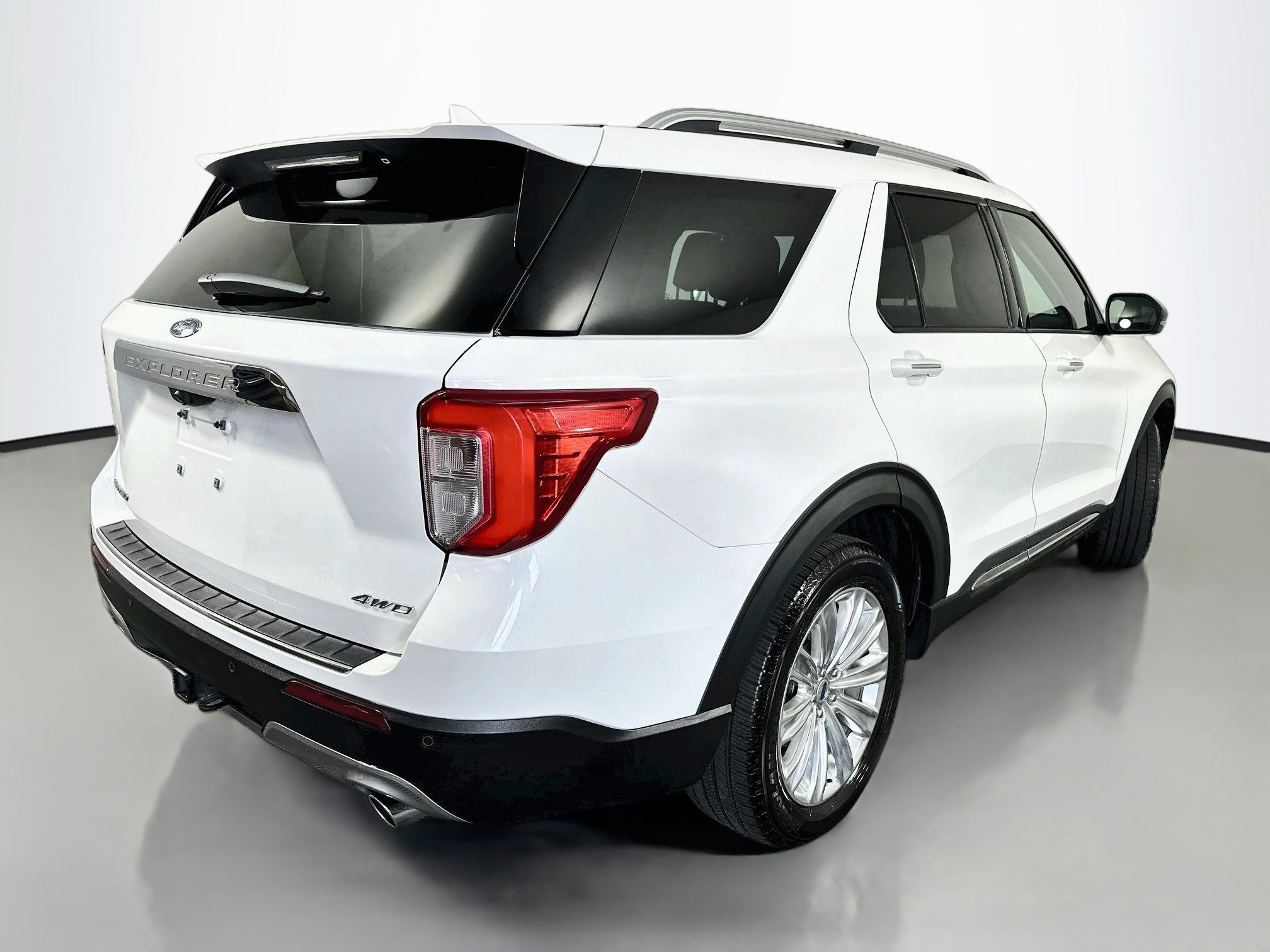 Used 2022 Ford Explorer Limited w/ Equipment Group 301A AWD/4WD image 7