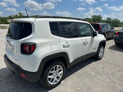 Used 2018 Jeep Renegade Latitude w/ Cold Weather Group AWD/4WD image 3