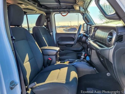 Used 2018 Jeep Wrangler Unlimited Sport AWD/4WD image 29
