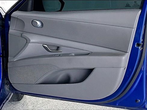 Used 2021 Hyundai Elantra SEL image 25