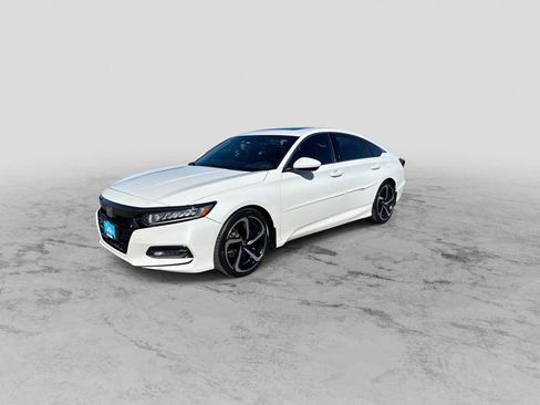 Used 2018 Honda Accord Sport image 4