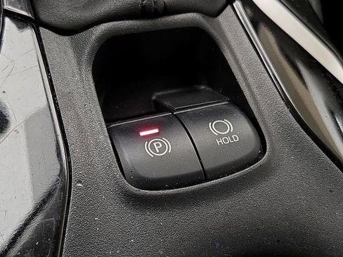 Used 2021 Toyota Corolla L image 24