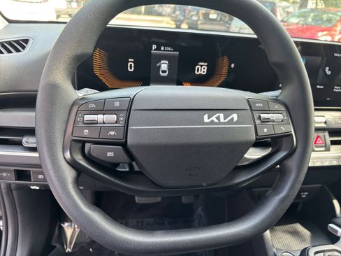 Used 2025 Kia K4 FWD image 28