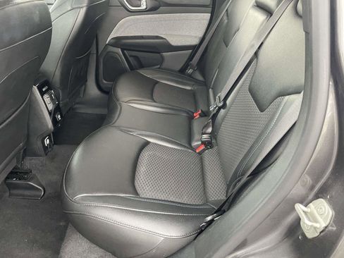 Used 2024 Jeep Compass Latitude AWD/4WD image 23