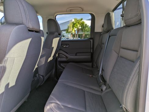 Used 2024 Nissan Frontier SV w/ SV Convenience Package image 14