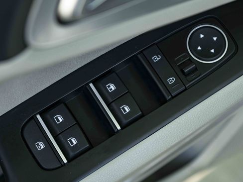 Used 2025 Kia Soul LX FWD image 33