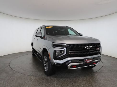 Used 2025 Chevrolet Suburban Z71 image 29