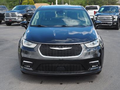 Used 2024 Chrysler Pacifica Touring-L