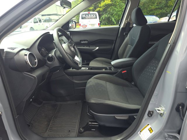 Used 2024 Nissan Kicks SV FWD image 13