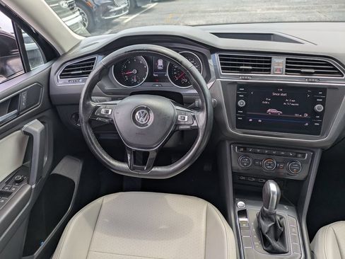 Used 2018 Volkswagen Tiguan SE FWD image 19