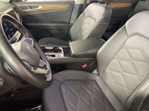 Used 2024 Volkswagen Atlas SE image 20