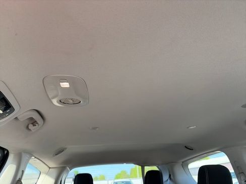 Used 2023 Chrysler Voyager LX FWD image 24