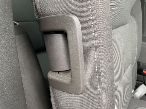 Used 2022 Chevrolet Traverse LT FWD image 27