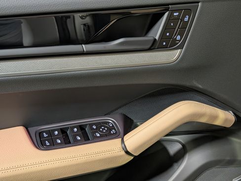 New 2026 Porsche Cayenne AWD/4WD image 21