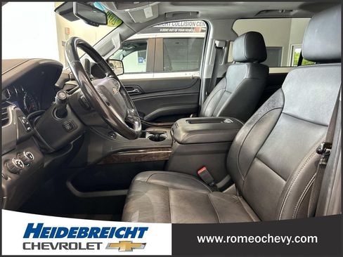Used 2020 Chevrolet Suburban LT w/ Luxury Package AWD/4WD image 13