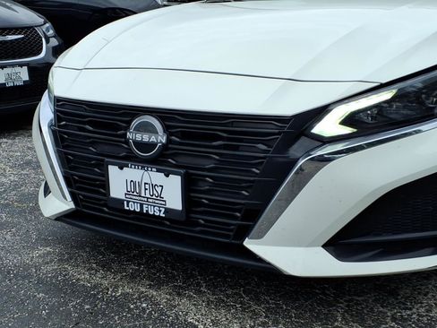 Used 2025 Nissan Altima 2.5 SV FWD image 34
