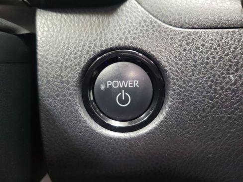 Used 2025 Toyota Camry SE w/ Convenience Package image 31