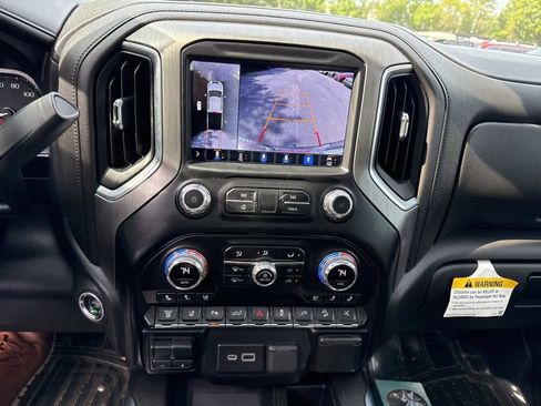 Certified 2022 GMC Sierra 2500 Denali w/ Denali Black Diamond Edition AWD/4WD image 11