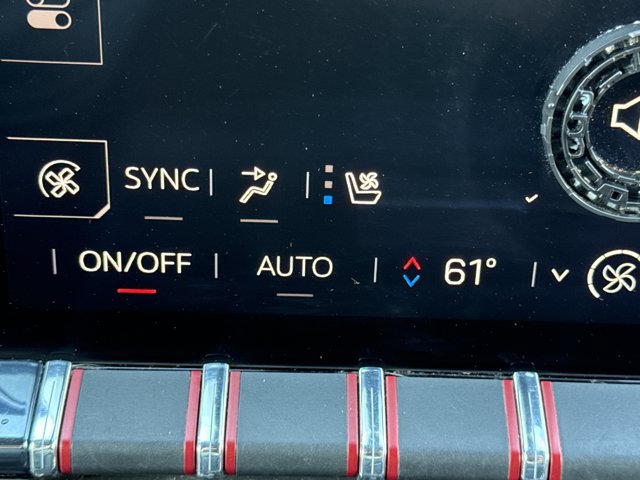Used 2025 GMC Yukon XL AT4 w/ AT4 Premium Plus Package AWD/4WD image 22