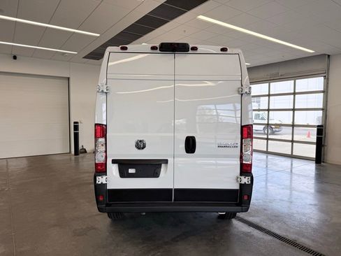 Used 2026 RAM ProMaster 2500 w/ Convenience Group FWD image 4