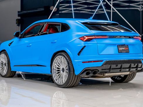 Used 2022 Lamborghini Urus image 12