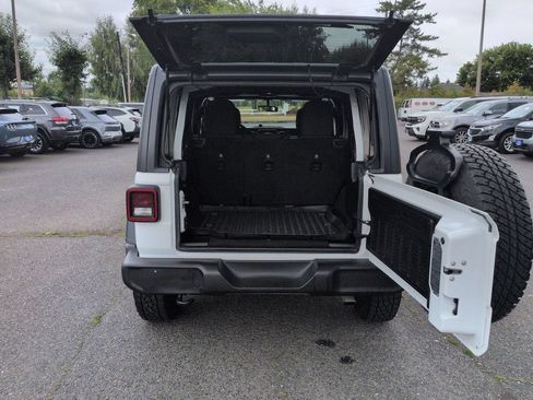 Used 2018 Jeep Wrangler Unlimited Sport AWD/4WD image 23