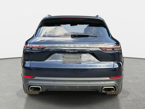 Used 2022 Porsche Cayenne w/ Premium Package image 4