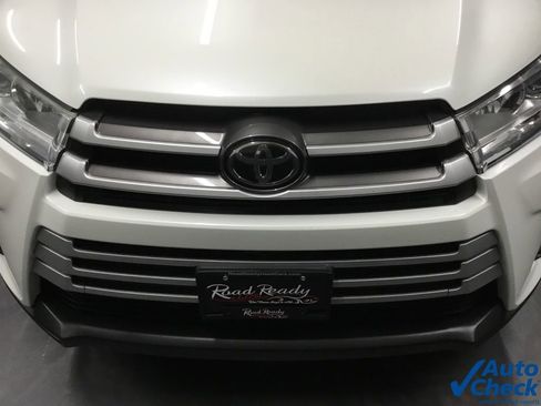Used 2019 Toyota Highlander XLE image 19