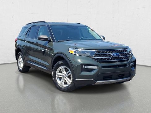 Used 2023 Ford Explorer XLT w/ Equipment Group 202A AWD/4WD image 2