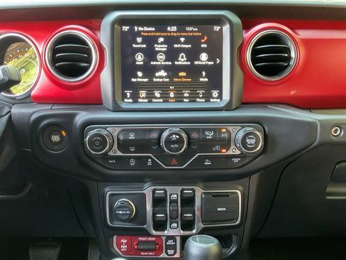 Used 2023 Jeep Gladiator Rubicon w/ Trailer Tow Package AWD/4WD image 12