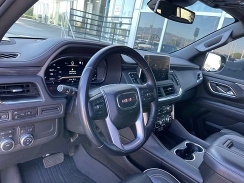 Used 2023 GMC Yukon XL SLT AWD/4WD image 7