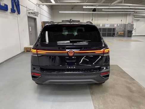 New 2026 Volkswagen Taos SE image 3