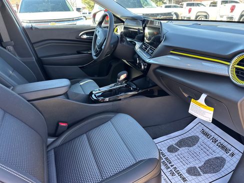 New 2026 Chevrolet Trax LT image 12