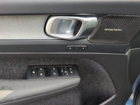 Used 2023 Volvo XC40 B5 Plus w/ Driver Assist Package image 21