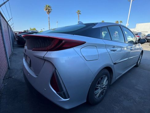 Used 2017 Toyota Prius Prime Advanced FWD image 5