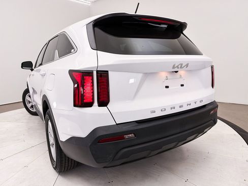 Used 2022 Kia Sorento LX FWD image 8